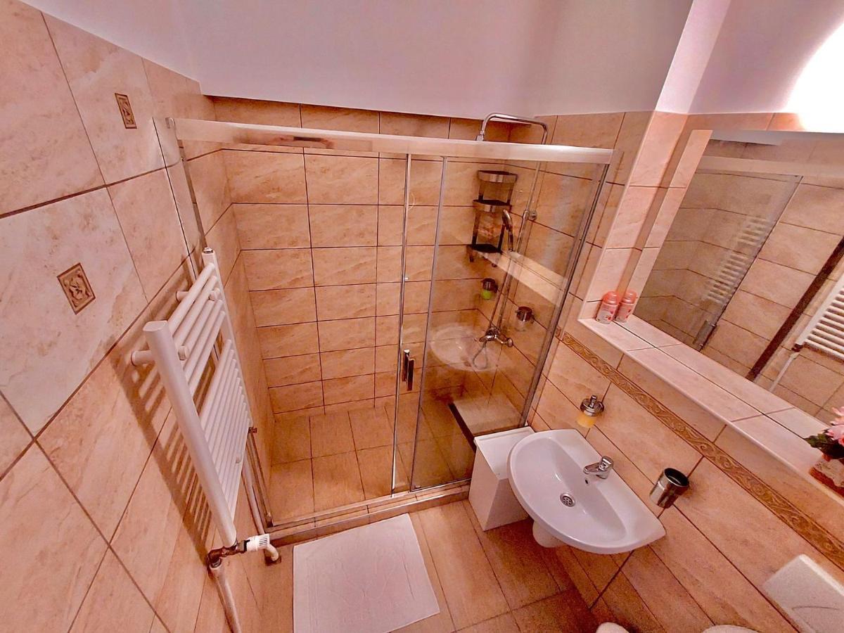 Criss Apartament Sinaia Exterior photo